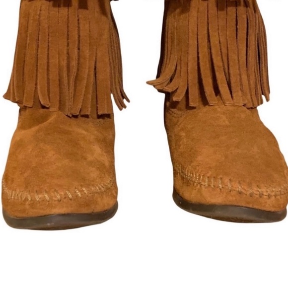 Minnetonka Womens Three Layer Fringe Suede Moccasin Boots - Picture 7 of 8